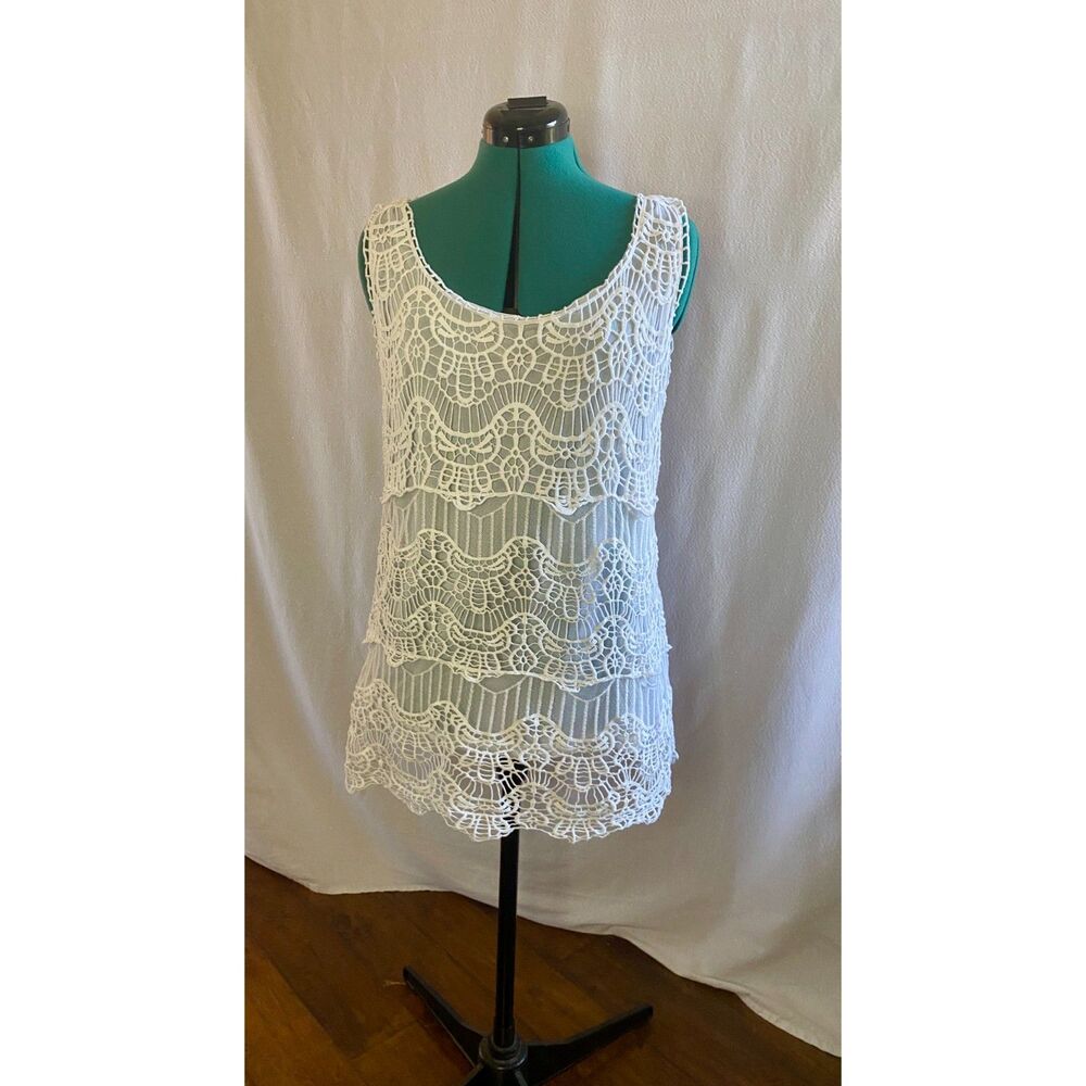 Oso Casuals white lace sleeveless top. Size xl.